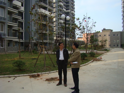 董事長(zhǎng)調(diào)研城區(qū)老舊小區(qū)管道燃?xì)馀涮坠ぷ?>                            <div   id="prlxztjb9dzr"   class="con">
                                <span id="prlxztjb9dzr"    class="title">董事長(zhǎng)調(diào)研城區(qū)老舊小區(qū)管道燃?xì)馀涮坠ぷ?/span>
                                <p class="des">&nbsp;

	近日，公司黨委書(shū)記、董事長(zhǎng)潘炳應(yīng)先后深入渡江路沿街樓棟、百圣花苑、同慶北苑、錦都商城、古樹(shù)新村、馬山公寓等26處前期開(kāi)發(fā)未“三同時(shí)”配套管道燃?xì)獾某菂^(qū)老舊小區(qū)（樓棟），實(shí)地考察、調(diào)研公司老舊小區(qū)氣化工作推進(jìn)情況。


	每到一處，潘炳應(yīng)都細(xì)致查看小區(qū)周邊管網(wǎng)配套條件，詳細(xì)了解氣化工作實(shí)際困難，并認(rèn)真傾聽(tīng)小區(qū)居民對(duì)公司配套管道燃?xì)獾囊庖?jiàn)和建議。對(duì)于老舊小區(qū)氣化工作，潘炳應(yīng)...</p>
                            </div>
                            <div   id="prlxztjb9dzr"   class="time">
                                <span id="prlxztjb9dzr"    class="day">05</span>
                                <span id="prlxztjb9dzr"    class="year-month">2014-05</span>
                            </div>
                        </a>
                    </li>
                                        <li>
                        <a href="show.php?Id=218" target="_blank">
                            <img src=